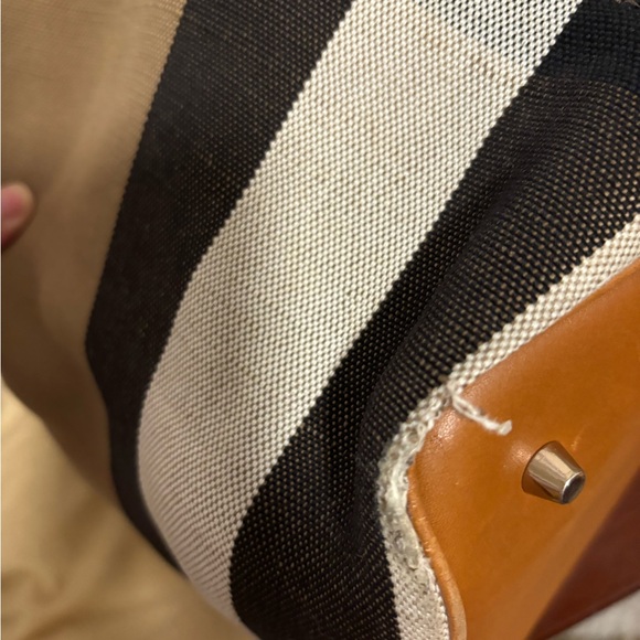 Used Burberry fabric bag with pouch. Bought in New York 6 years ago. - Picture 5 of 6